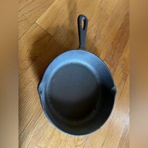 Classic Cast Iron Skillet #2 Korean Made Heat Ring 8”